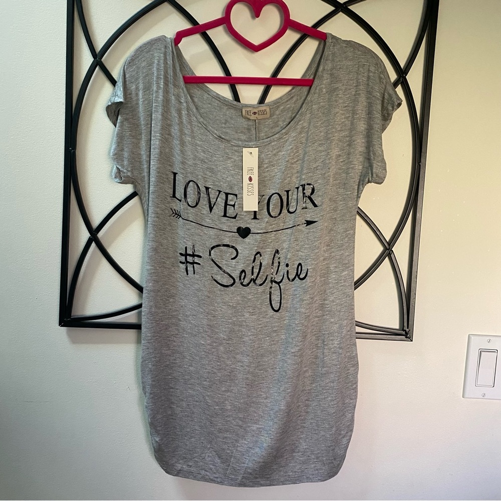 Free Kisses Selfie top